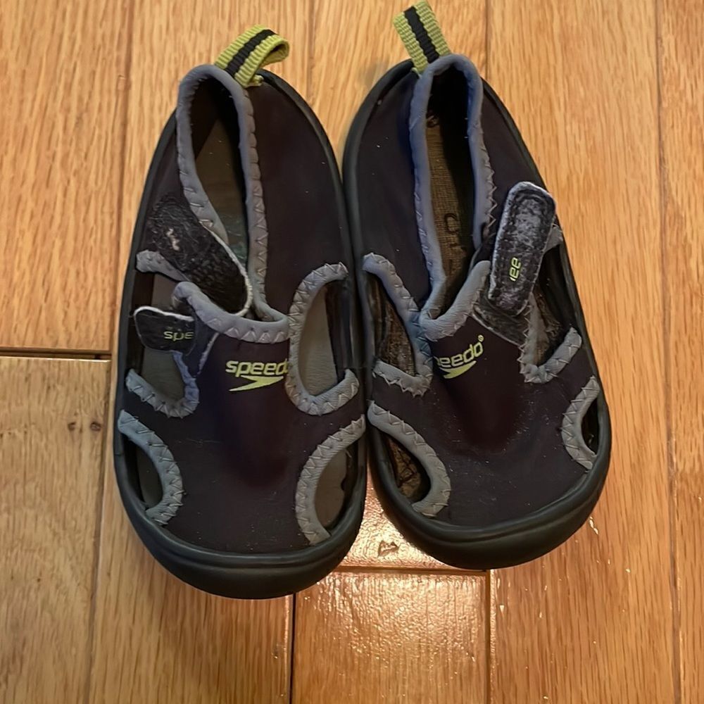 Toddler speedo swim shoes 💧
